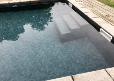 Rénovation de piscine à Tarbes, pose de membrane armée couleur ardoise